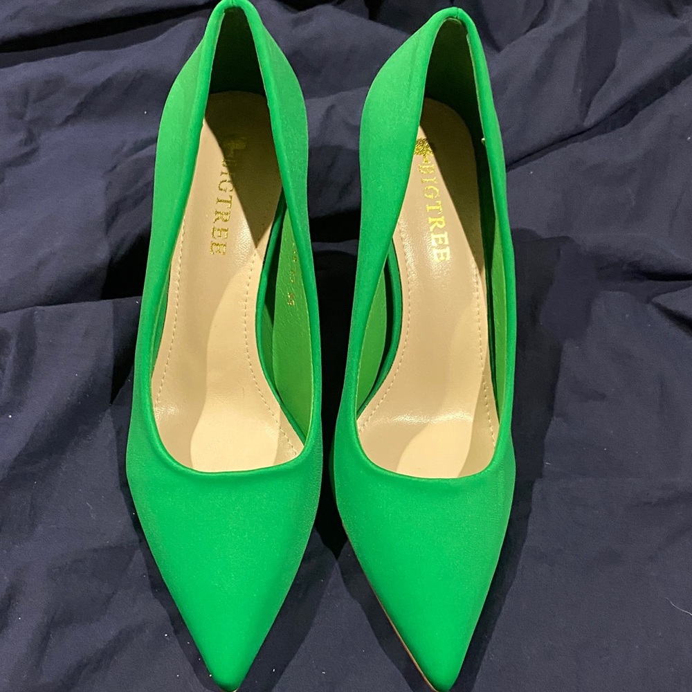 Vibrant Green Pointed Toe Heels